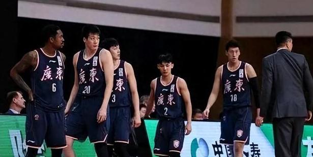 广州球队在周末比赛中演绎经典对决