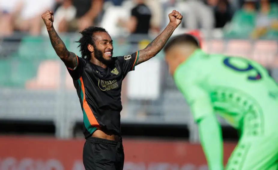 热那亚球员采取心理辅导，提高比赛士气