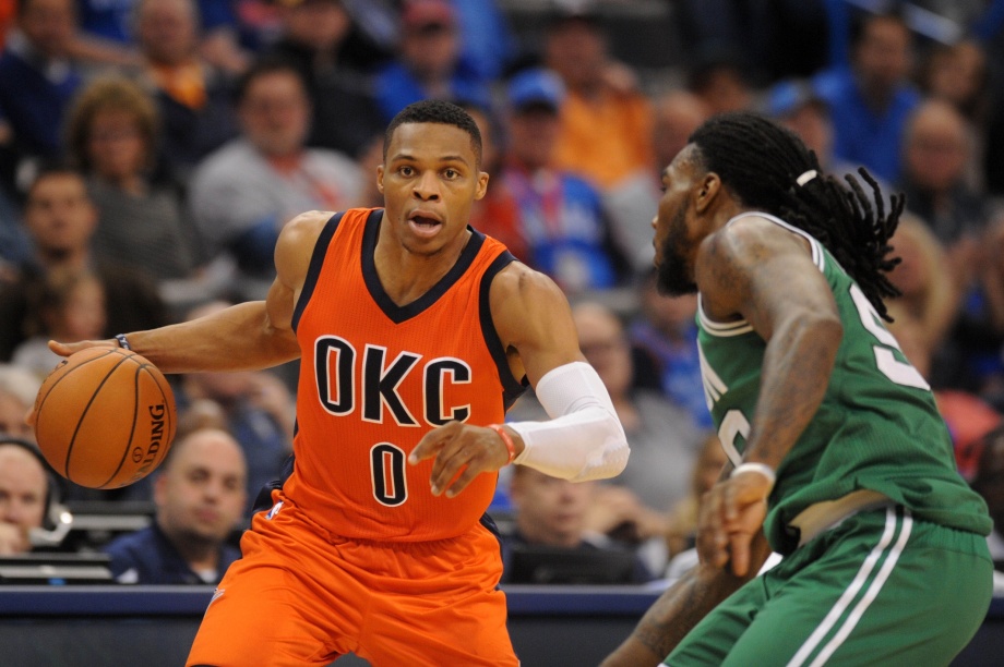 雷霆众将欢庆逆转凯尔特,德罗赞亲临颁奖盛典神韵十足 雷霆众将欢庆逆转凯尔特,德罗赞亲临颁奖盛典神韵十足