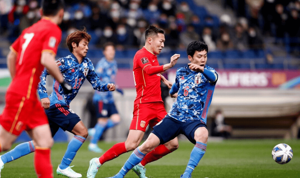 雷速-足球竞技赛事：球队对决实力见底