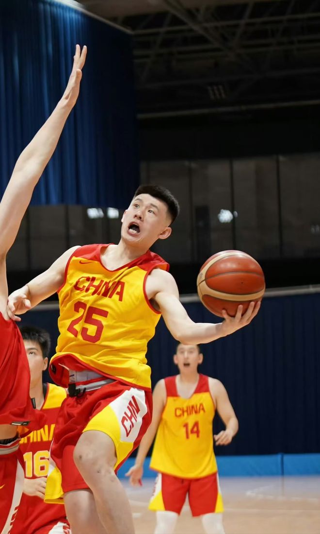 夺冠热门:劲旅之间的对决备受期待 夺冠热门:劲旅之间的对决备受期待