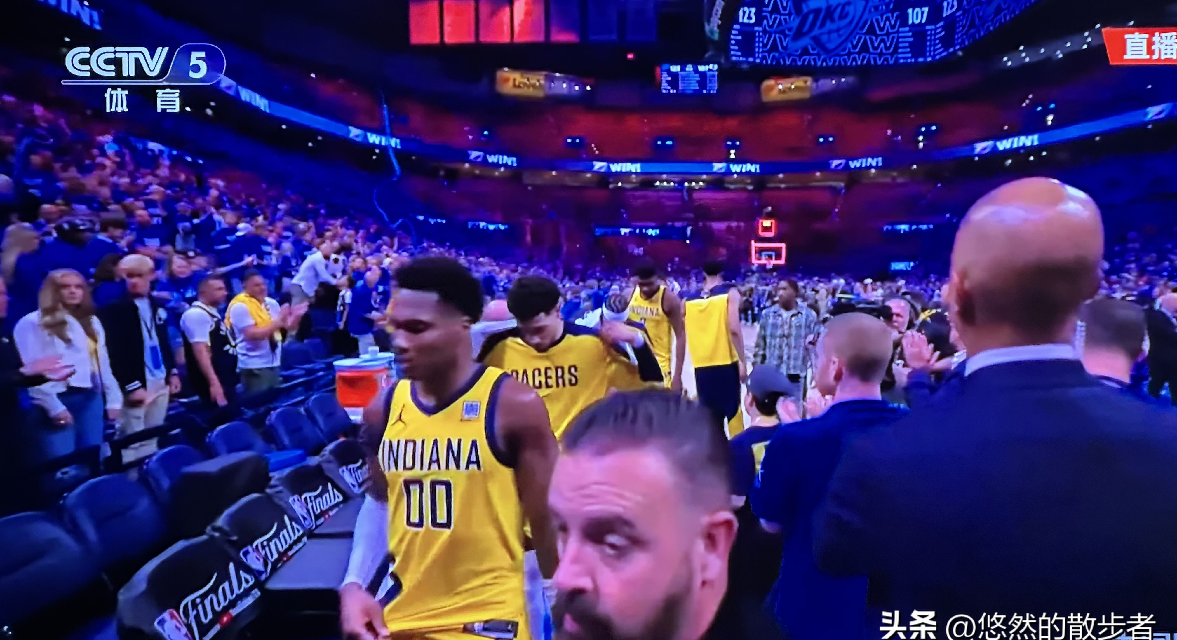 爵士内线篮板抢断,力克对手斩获胜利 爵士内线篮板抢断,力克对手斩获胜利